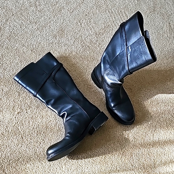 Boots - Picture 6 of 7